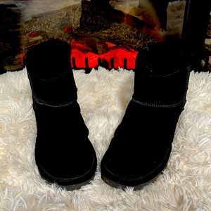 Bearpaw Short Black Boots